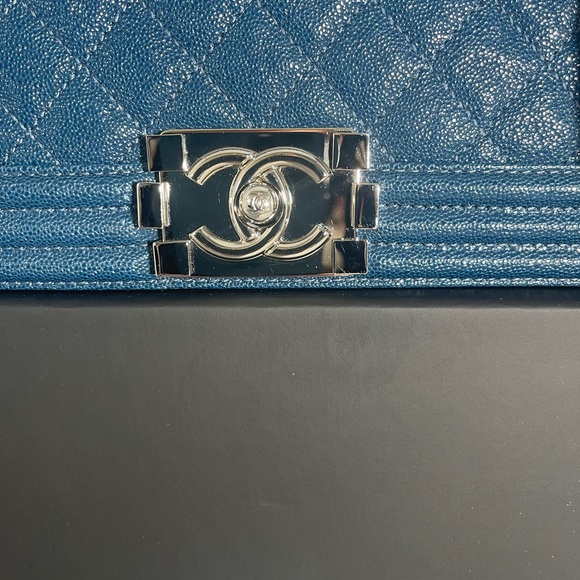 CHANEL 19B Medium Blue Caviar Boy Bag - Picture 2 of 12